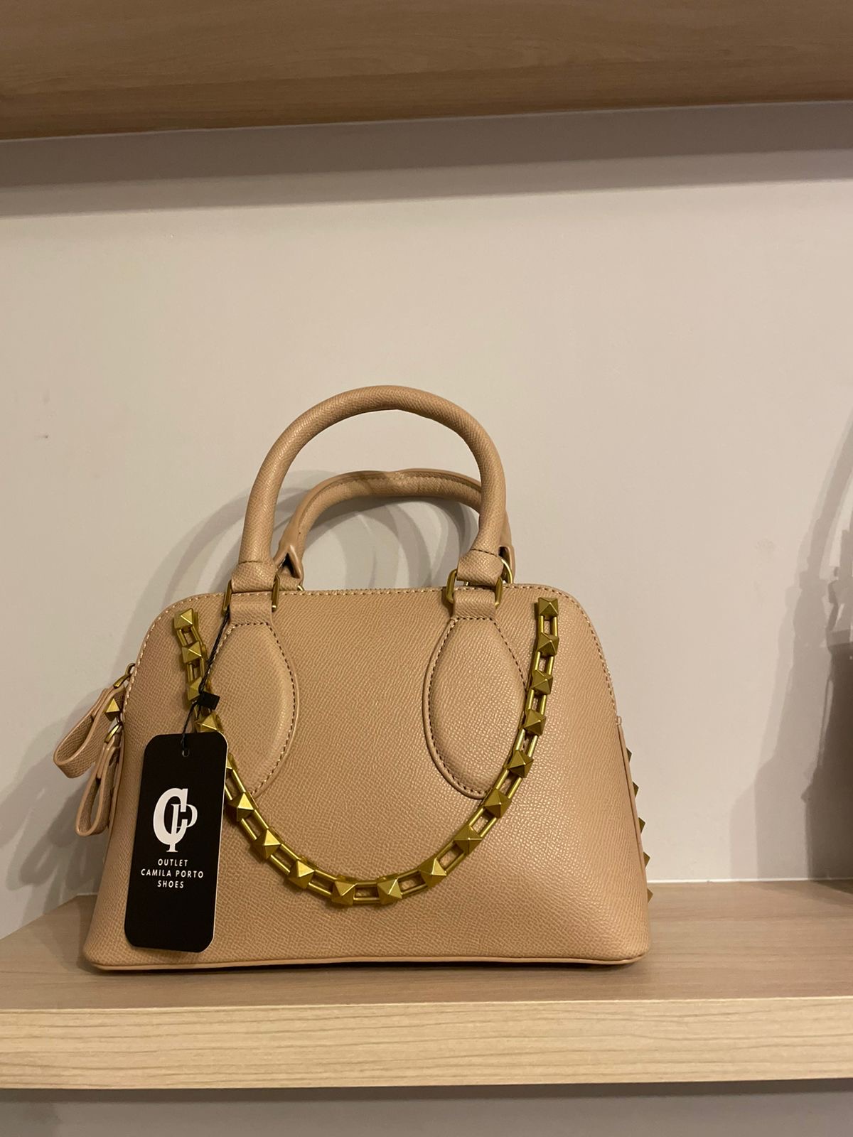 Bolsa feminina com etiqueta Outlet Camila Porto Shoes